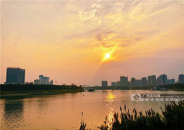 日落图片  晚霞。，好看的风景图片 日落（来邕江边看一场落日黄昏）