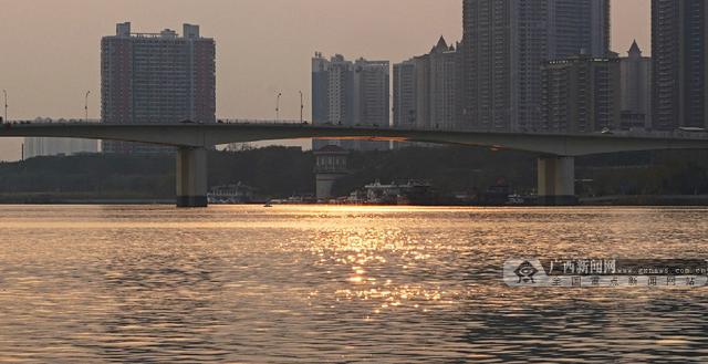 日落图片  晚霞。，好看的风景图片 日落（来邕江边看一场落日黄昏）