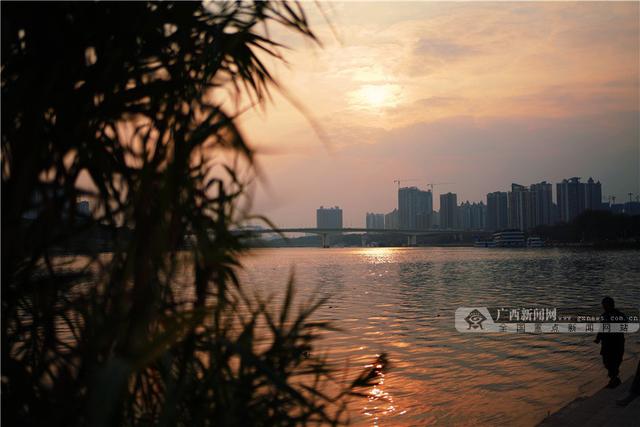 日落图片  晚霞。，好看的风景图片 日落（来邕江边看一场落日黄昏）