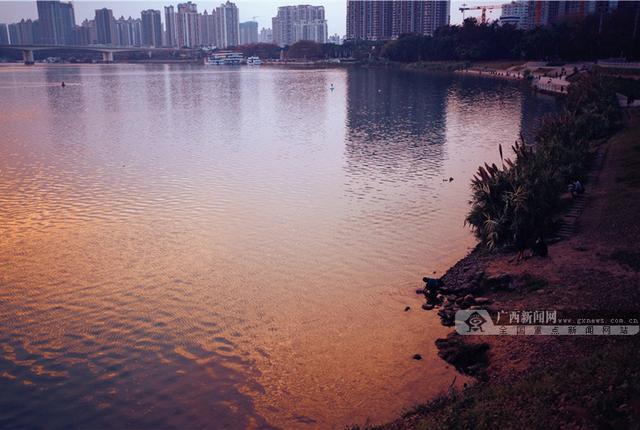 日落图片  晚霞。，好看的风景图片 日落（来邕江边看一场落日黄昏）