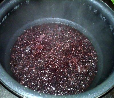 黑米粥做法，红豆黑米粥的做法（#味达美名厨福气汁）
