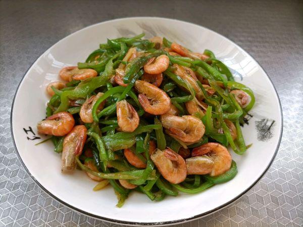 辣椒炒河虾怎么炒好吃，辣椒炒河虾图片（青椒炒河虾是你的不二之选）