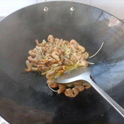 辣椒炒河虾怎么炒好吃，辣椒炒河虾图片（青椒炒河虾是你的不二之选）