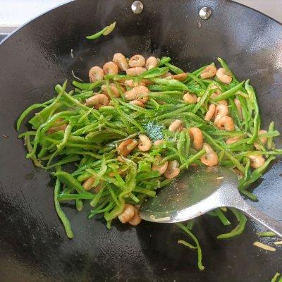 辣椒炒河虾怎么炒好吃，辣椒炒河虾图片（青椒炒河虾是你的不二之选）