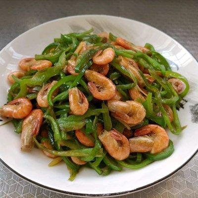 辣椒炒河虾怎么炒好吃，辣椒炒河虾图片（青椒炒河虾是你的不二之选）