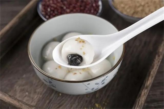 怎样煮汤圆，怎样煮汤圆不粘锅（煮汤圆的正确方式是什么）