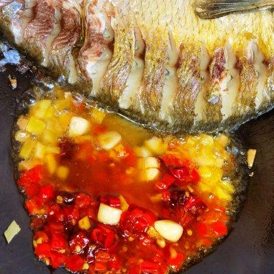 红烧鱼的家常做法大全，红烧鱼家常简单做法（五步做成色香味俱全的红烧鱼你这么做）