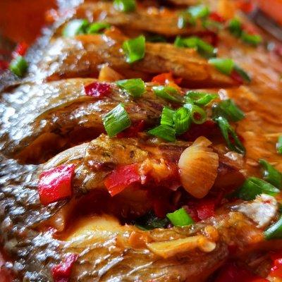 红烧鱼的家常做法大全，红烧鱼家常简单做法（五步做成色香味俱全的红烧鱼你这么做）