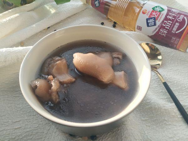 猪蹄炖汤的做法有哪些，猪蹄炖汤下奶的做法（#味达美名厨福气汁）