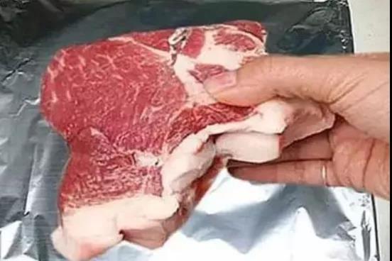 解冻肉用热水还是冷水，解冻肉用热水还是冷水快（和新鲜的一模一样）