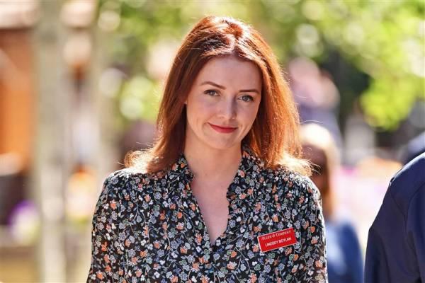 男女晚上打扑克的梗出自哪里，女生打扑克为什么要叫（美国“抗疫英雄”科莫人设一崩再崩）