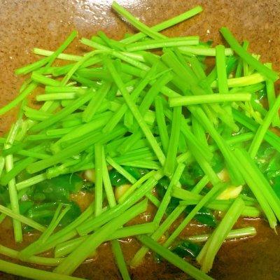 炒干豆腐的做法，怎样炒干豆腐好吃又简单（快手家常菜，芹菜炒豆腐干）