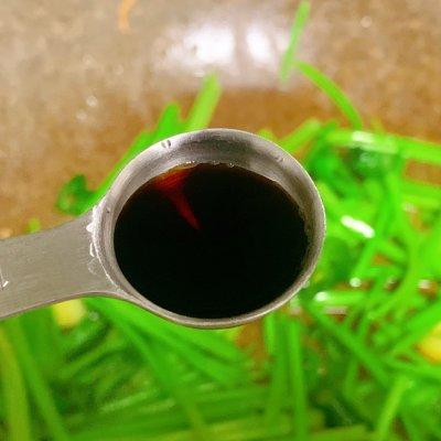 炒干豆腐的做法，怎样炒干豆腐好吃又简单（快手家常菜，芹菜炒豆腐干）