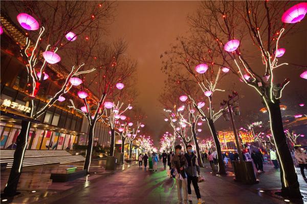 逛花灯的由来，赏花灯的由来（大唐不夜城花灯照亮好年头）