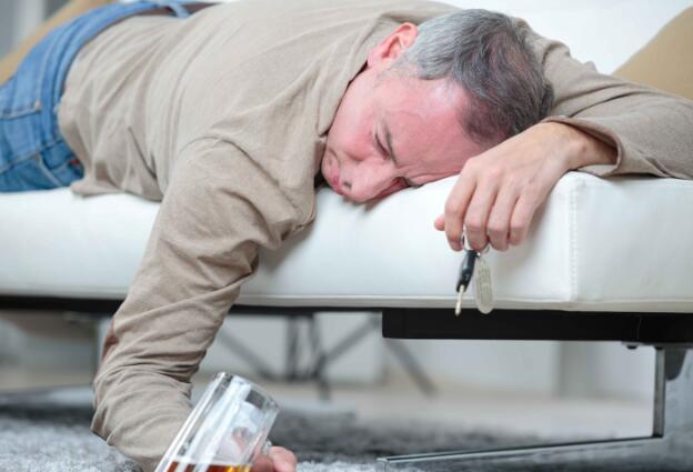 酒量越来越差什么原因，酒量越来越差是怎么回事（可能是肝脏生病的信号）