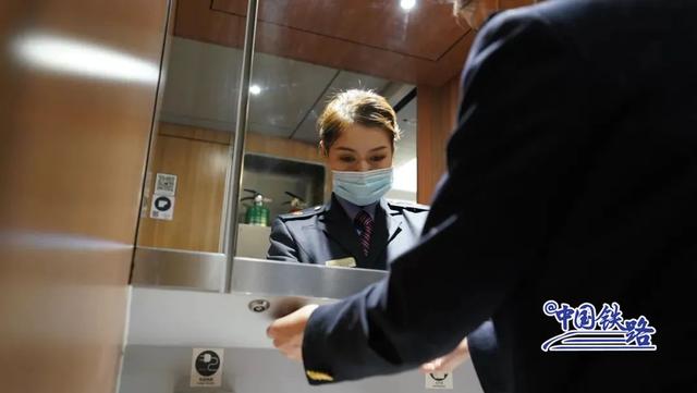 高铁座椅怎么调，高铁座椅怎么往后调（为何要调转座椅方向）