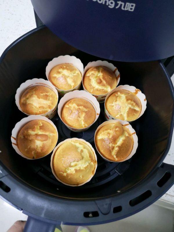 空气炸锅如何做蛋糕，如何用空气炸锅做戚风蛋糕（空气炸锅版纸杯蛋糕）