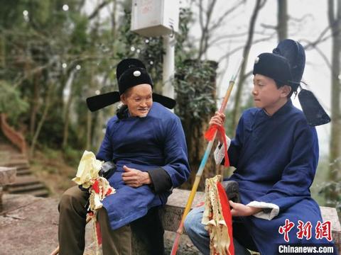 说春是石阡哪个民族，说春是石阡哪个民族的风俗（“春官”走村串户来送“春”）