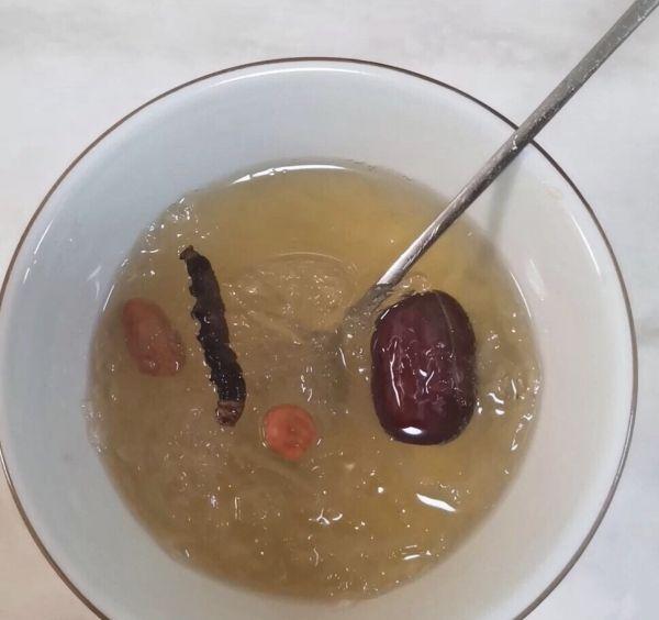 燕盏如何食用，一盏6克的燕窝吃几次（虫草炖燕窝最好吃的做法）