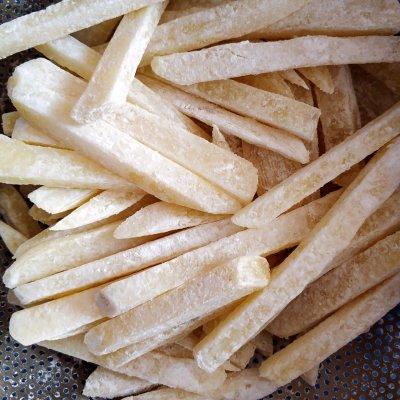 薯条怎么做好吃，炸薯条怎么做好吃（十分钟快手菜香酥炸薯条）