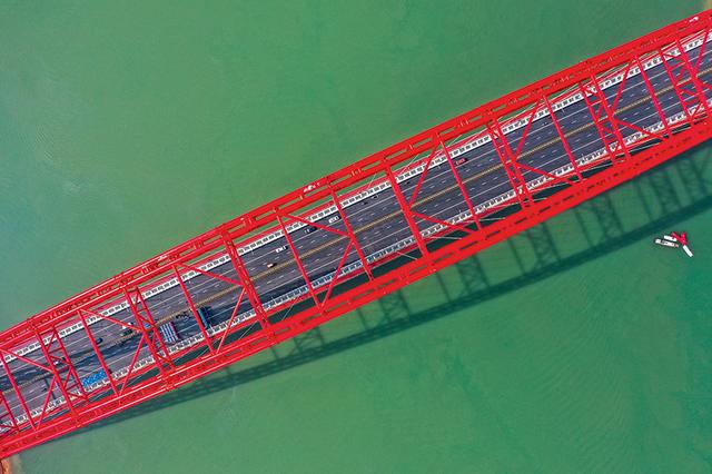 两步走战略是哪两步，两步走的内容是什么（如何两步并作一步走）