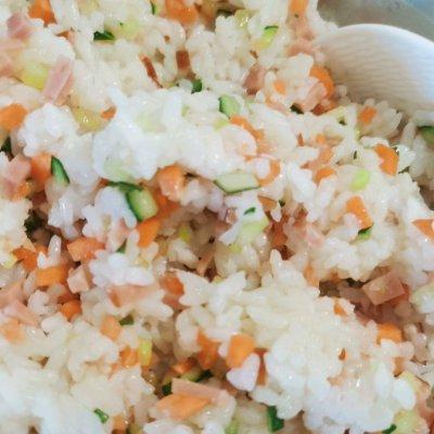 学做寿司的步骤，怎么样做寿司的过程窍门（最简单的的寿司做法）