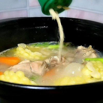 玉米煲鸡汤如何做，这道甜玉米鸡汤，看一遍就会