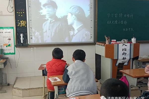 雷锋的故事简介，雷锋故事，让我讲给你听