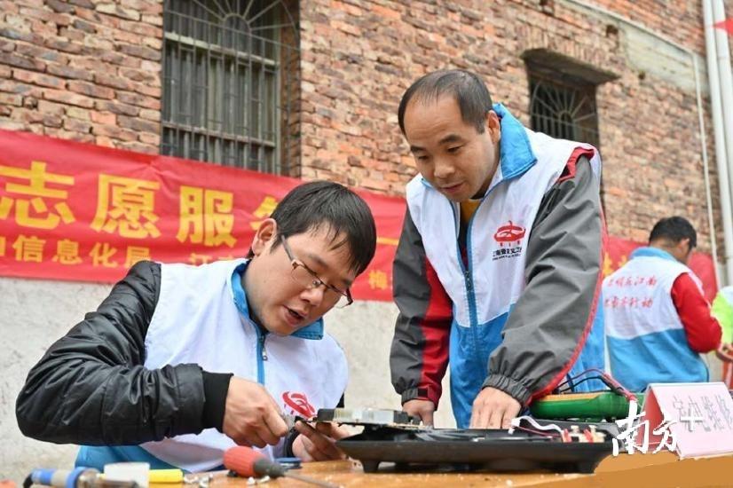 梅江区家电维修店铺 播撒文明火种！梅州工信局积极开展学雷锋志愿服务活动
