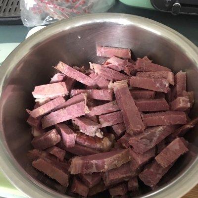 如何做麻辣条，自己做麻辣条怎么做（好吃到流泪的麻辣牛肉条）