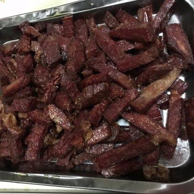 如何做麻辣条，自己做麻辣条怎么做（好吃到流泪的麻辣牛肉条）