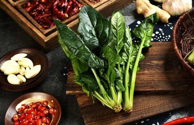 老醋菠菜的做法，陈醋菠菜的做法（这道餐前小食开胃爽口）