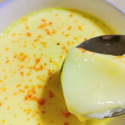 怎样做鸡蛋羹又滑又嫩，蒸鸡蛋羹鸡蛋和水的比例（鸡蛋羹这样蒸<嫩滑）