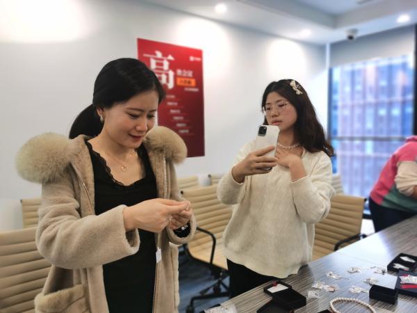 《磨刀石一般买多少目》，在线新经济下的“她”（磨刀石一般是多少目）