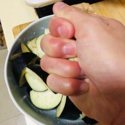 饭店里红烧茄子的做法，饭店里红烧茄子的做法大全集（一分钟教会你—红烧茄子这样做）