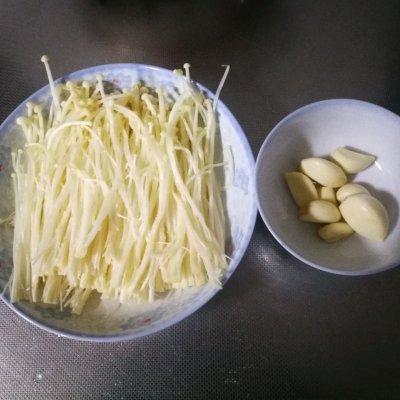 金针菇煮多久才熟，金针菇一般要煮几分钟（简单易做的蒜蓉金针菇）
