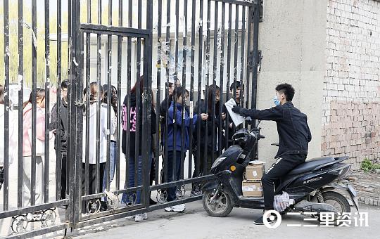 西安思源学院地址，西安思源学院在哪块（西安思源学院封校禁止学生点外卖）