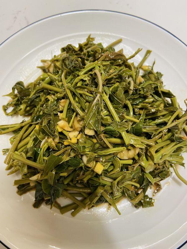 凉拌香椿的正确吃法，手残党必学菜谱之凉拌椿芽