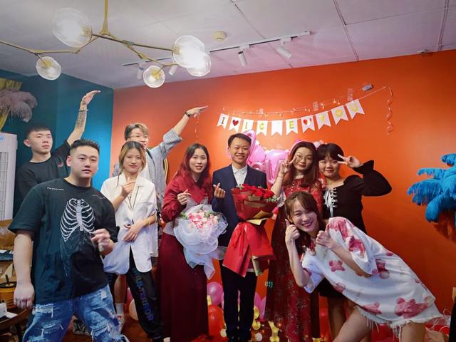 剧本杀店一个月可以赚多少，为什么现在的年轻人都喜欢剧本杀（开店月均营业额20万）