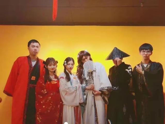 剧本杀店一个月可以赚多少，为什么现在的年轻人都喜欢剧本杀（开店月均营业额20万）