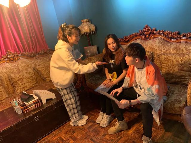 剧本杀店一个月可以赚多少，为什么现在的年轻人都喜欢剧本杀（开店月均营业额20万）