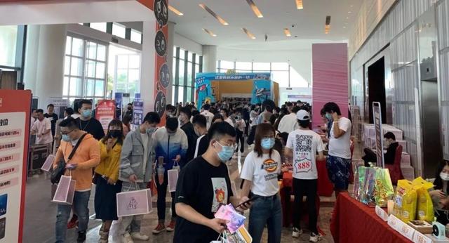 剧本杀店一个月可以赚多少，为什么现在的年轻人都喜欢剧本杀（开店月均营业额20万）