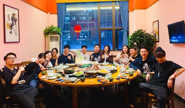 剧本杀店一个月可以赚多少，为什么现在的年轻人都喜欢剧本杀（开店月均营业额20万）