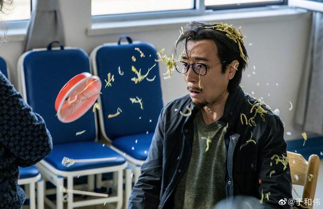 牛加一笔是什么字，牛加一笔变成什么字（说多就不值钱了丨人物）