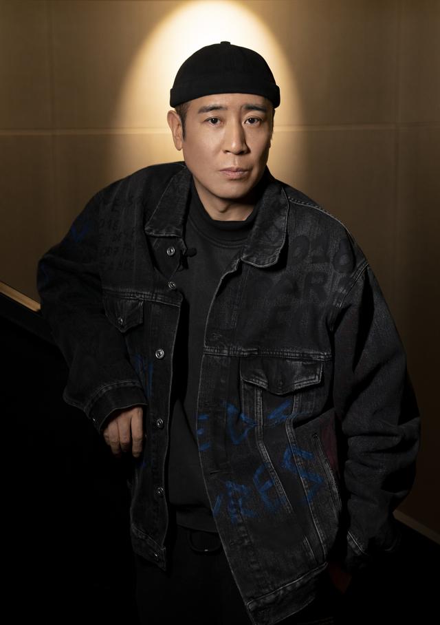 牛加一笔是什么字，牛加一笔变成什么字（说多就不值钱了丨人物）