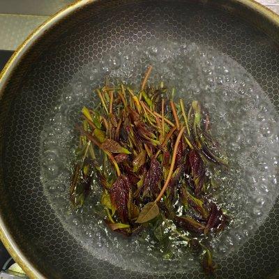 香椿炒鸡蛋的做法，香椿炒鸡蛋怎么做（暖冬这道季节限定美味）