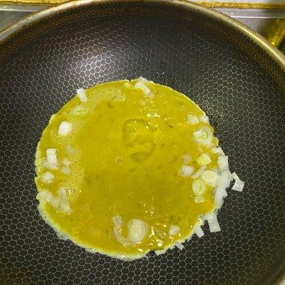 香椿炒鸡蛋的做法，香椿炒鸡蛋怎么做（暖冬这道季节限定美味）