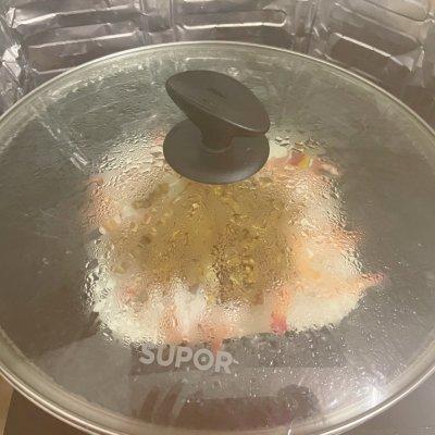 大虾粉丝蒜蓉做法，蒜蓉粉丝大虾的做法（做出的蒜蓉粉丝蒸虾越吃越香）