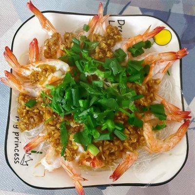 大虾粉丝蒜蓉做法，蒜蓉粉丝大虾的做法（做出的蒜蓉粉丝蒸虾越吃越香）
