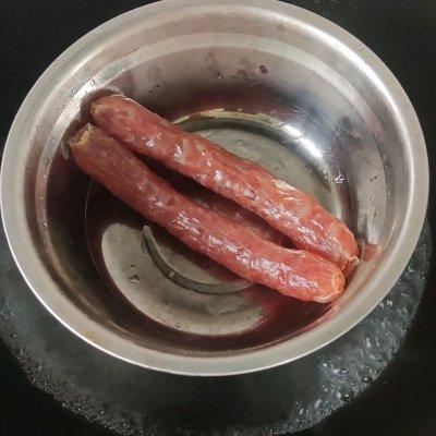 港式煲仔饭做法 在家也可自制煲仔饭超级简单，港式煲仔饭做法（广式腊味煲仔饭，镬气十足）